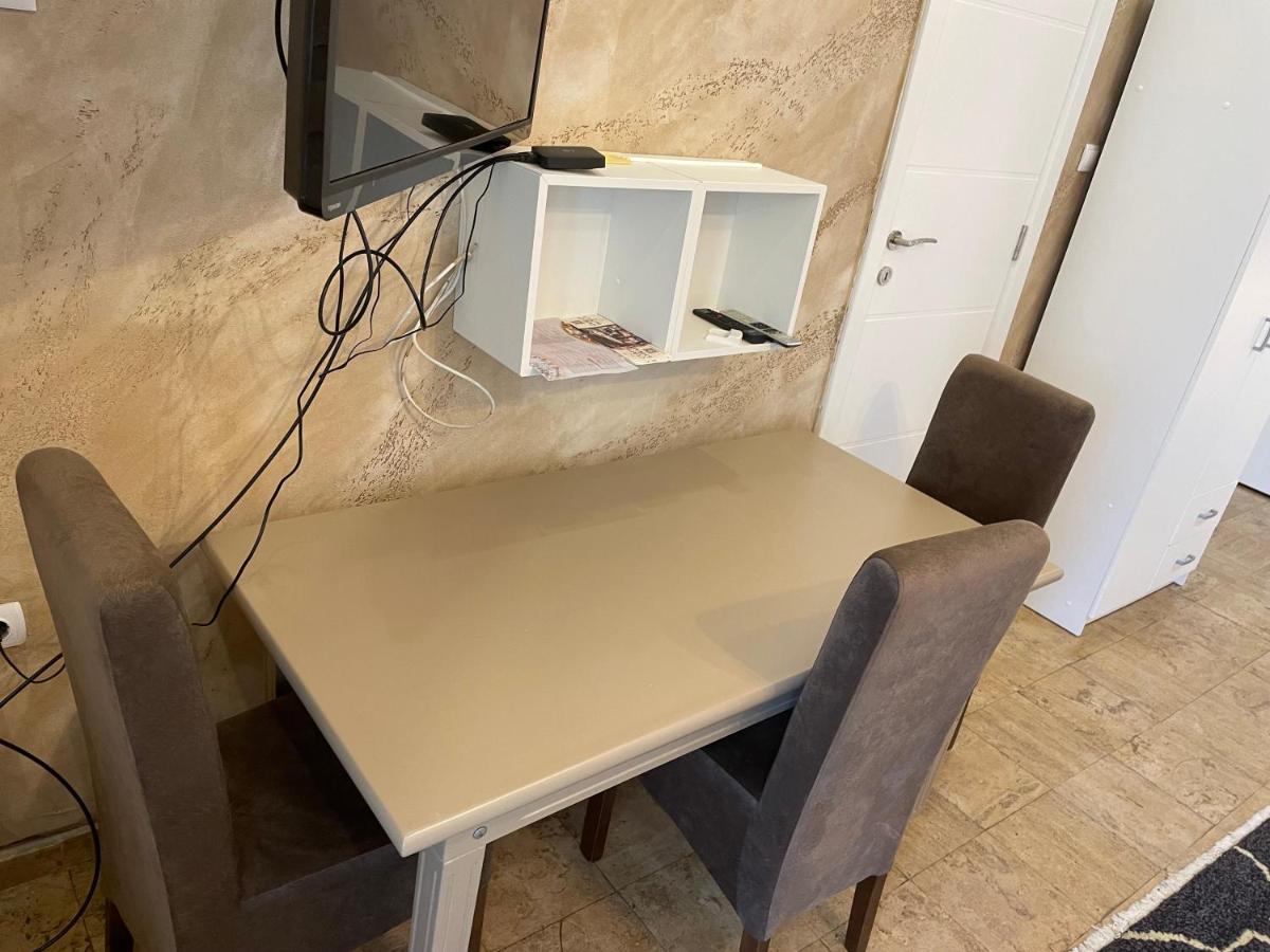 Bora Apartmani - Free Parking - City Center ヴラニェ エクステリア 写真