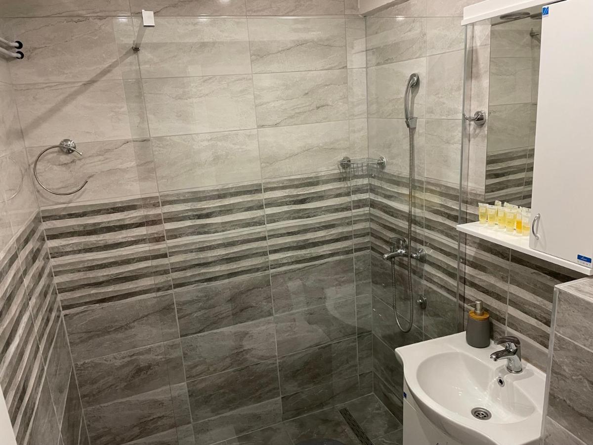 Bora Apartmani - Free Parking - City Center ヴラニェ エクステリア 写真