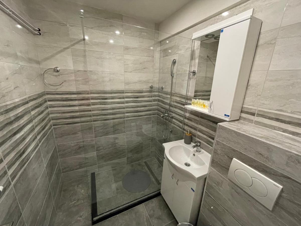 Bora Apartmani - Free Parking - City Center ヴラニェ エクステリア 写真