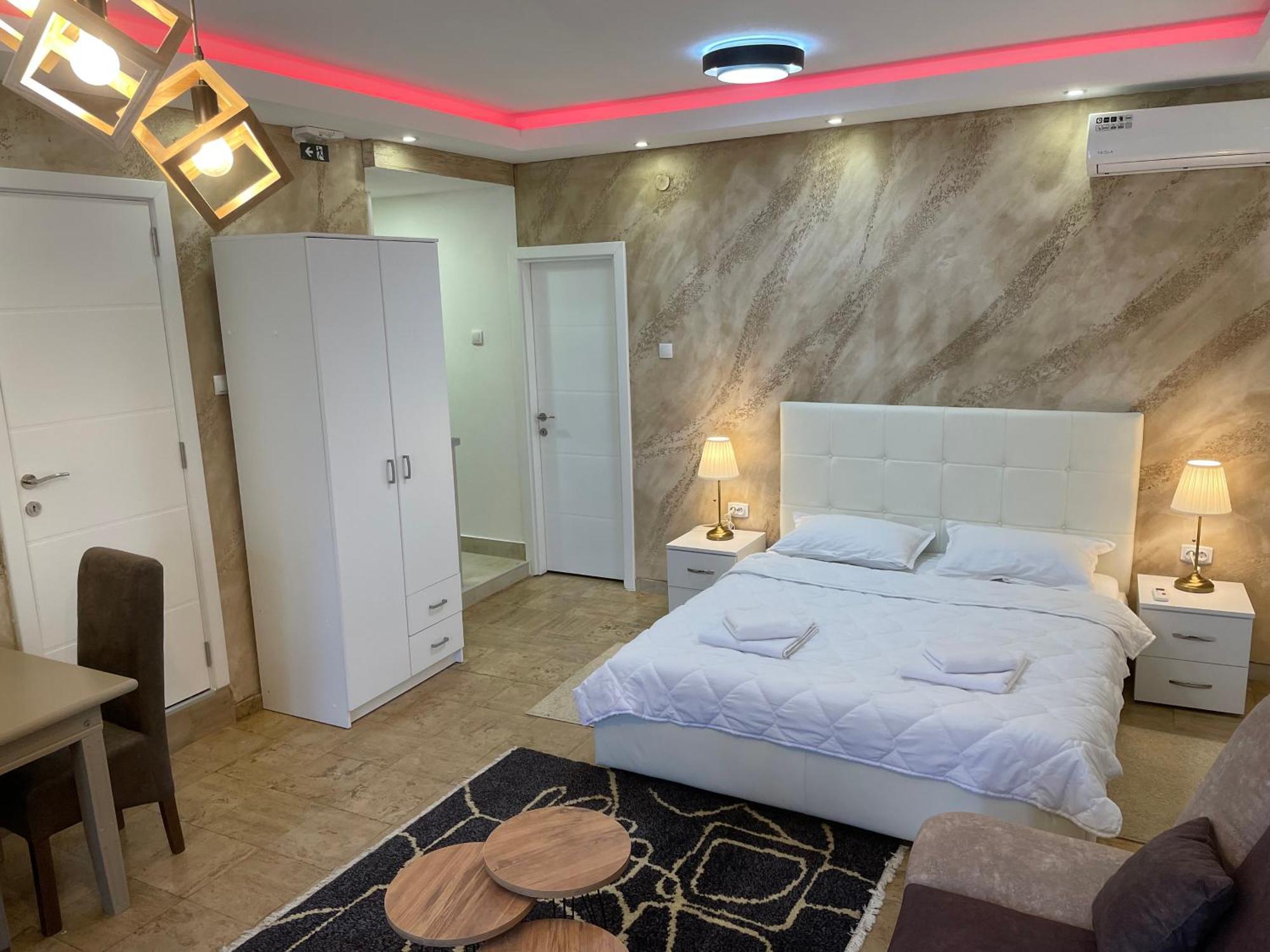 Bora Apartmani - Free Parking - City Center ヴラニェ エクステリア 写真